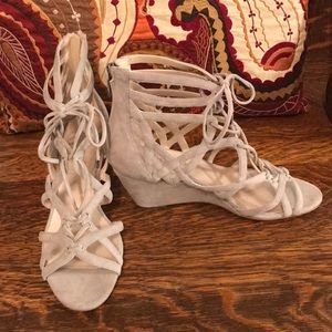 Kenneth Cole New York suede wedges